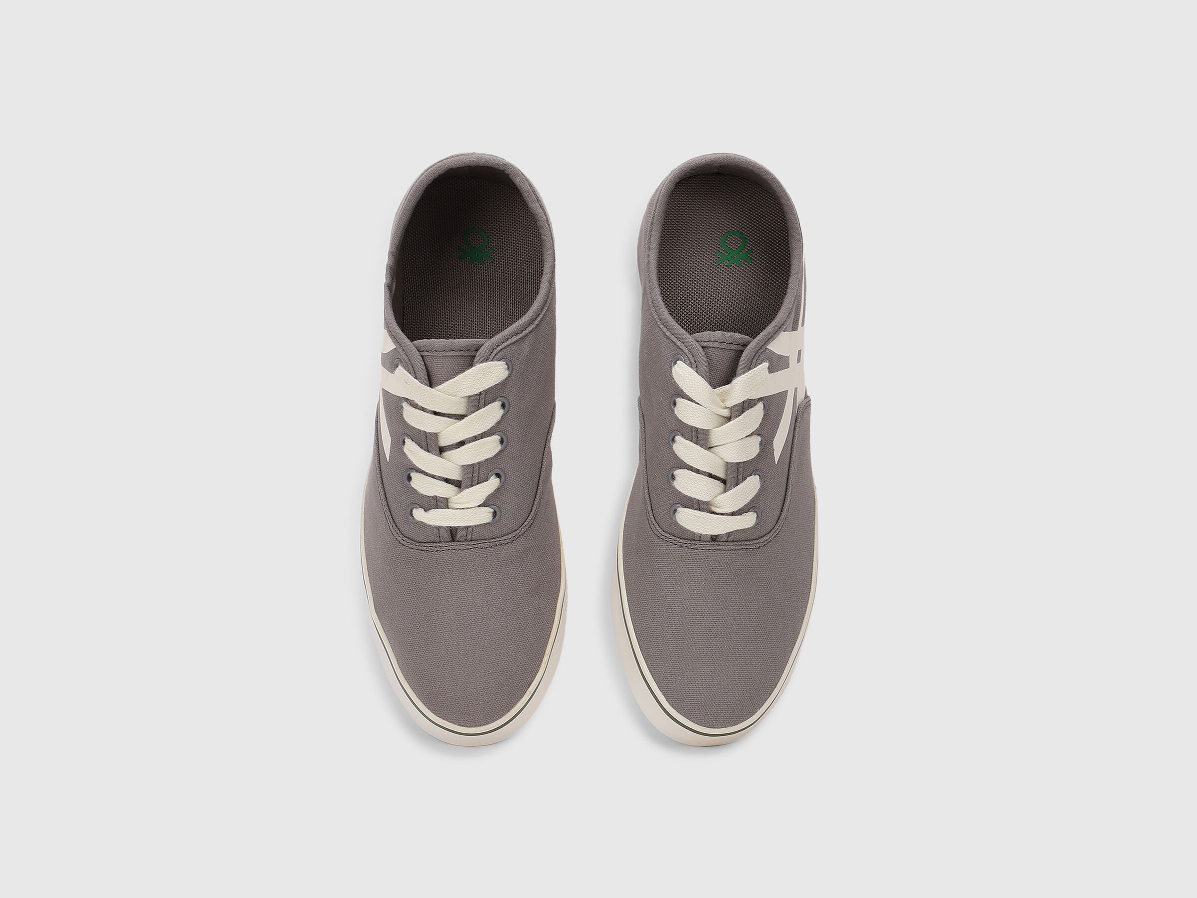 United Colors of Benetton Men Textured Sneakers image number 4